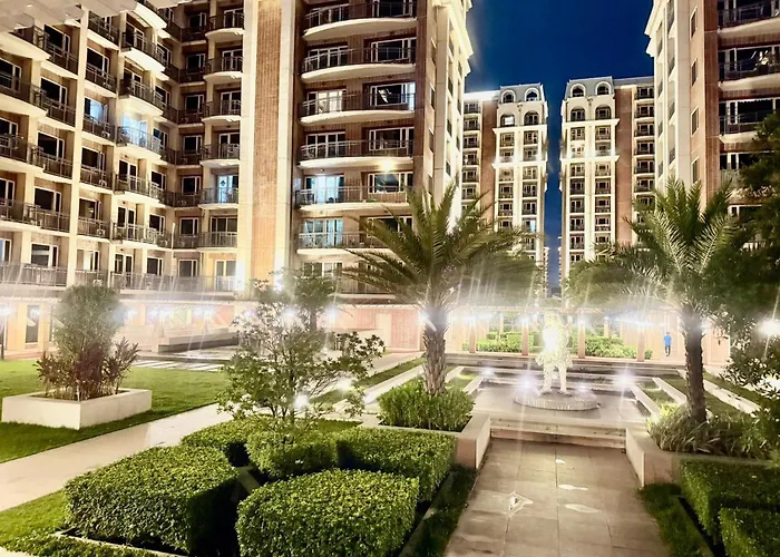 Monarch Parksuites *