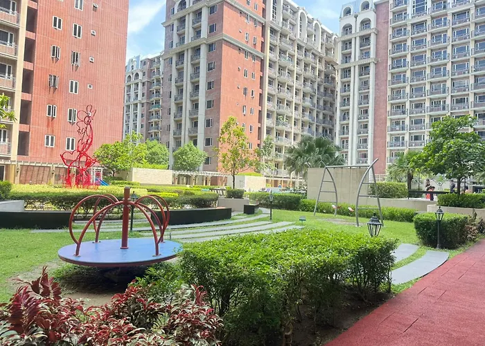 Monarch Parksuites * Manila